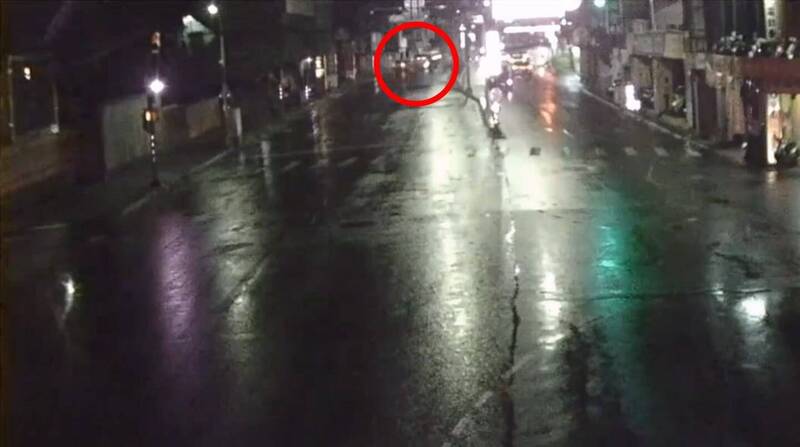 新莊車禍計程車違規左轉 灑水車攔腰撞釀1死2重傷