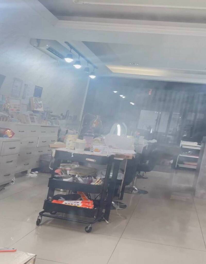 彰化美甲店粉塵機爆炸 闆娘險遭炸傷