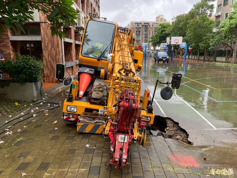 中正國小籃球場突塌陷 竹縣教育局將採透地雷達檢測