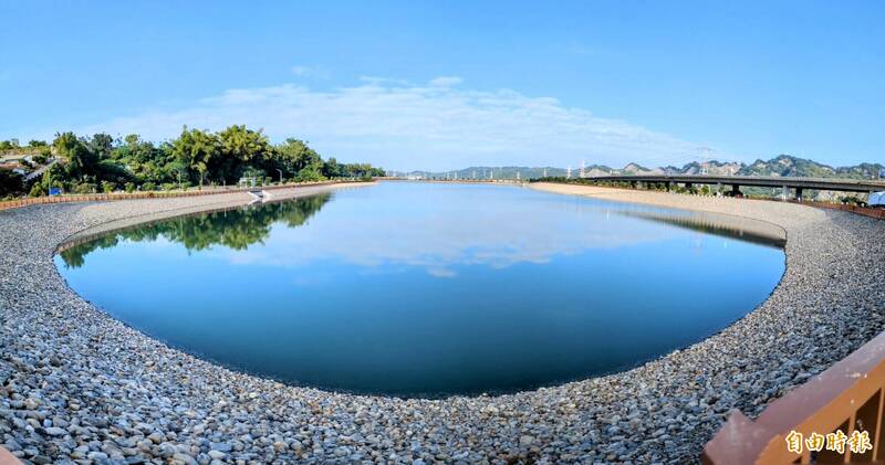 美麗的誤會！鳥嘴潭人工湖美景 「撞臉」日月潭上帝眼淚