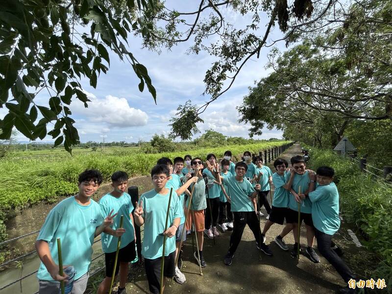 暑期另類遊學 台江少年走讀家鄉逛水圳