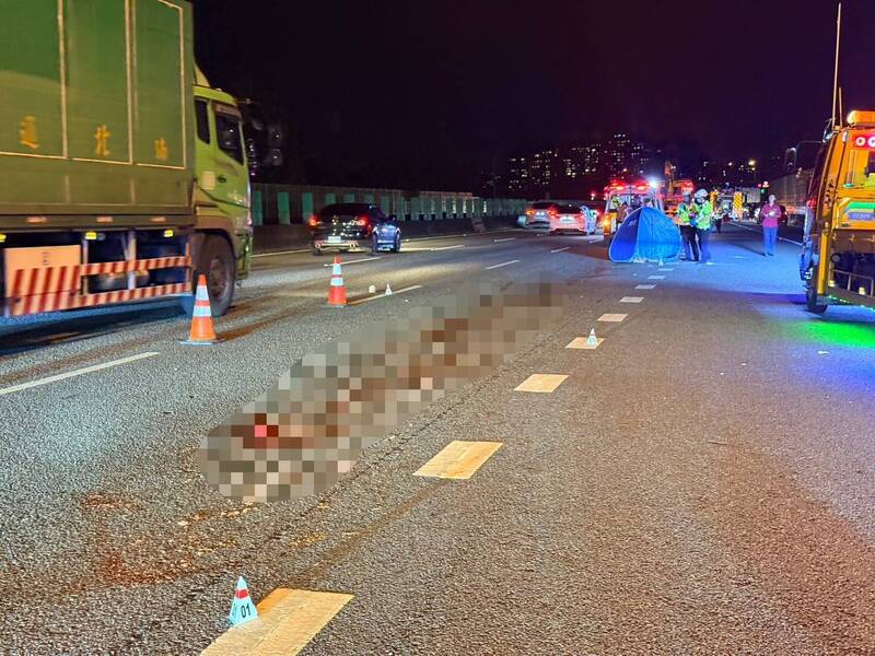 暗夜步行國1新竹段  1民眾遭8車撞擊慘死