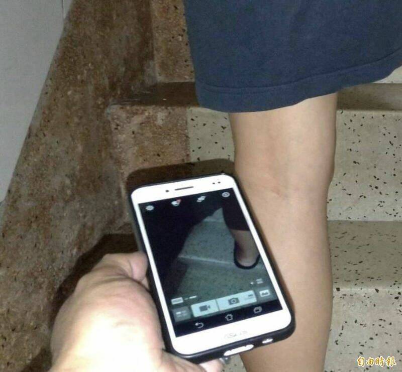 女兒校內如廁疑遭男學生偷拍 天道盟老爸怒砸杯架傷人