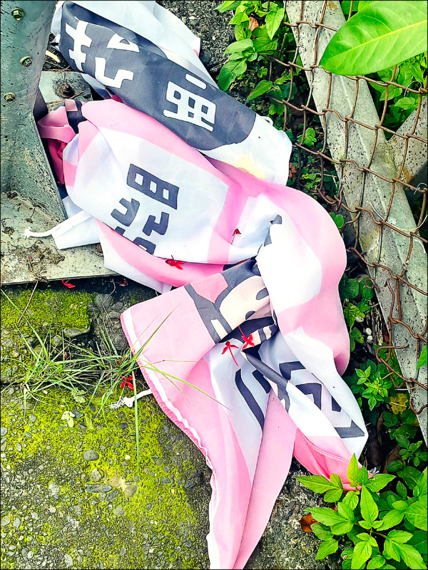 集集罷游顥布條遭毀 罷團提告斥奧步