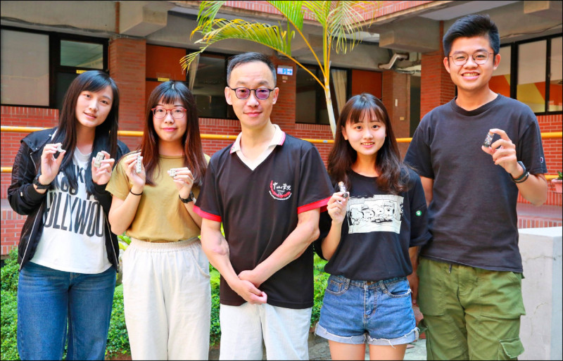 身障無礙教學熱情 中山大學王致遠獲師鐸獎