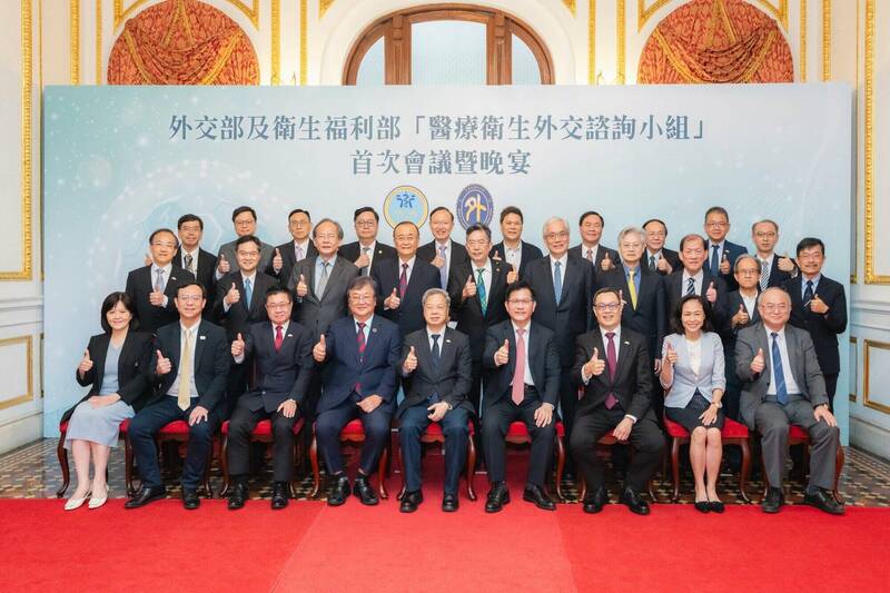 醫療衛生外交諮詢小組會議 林佳龍：盼「以醫帶產」發揮台灣影響力