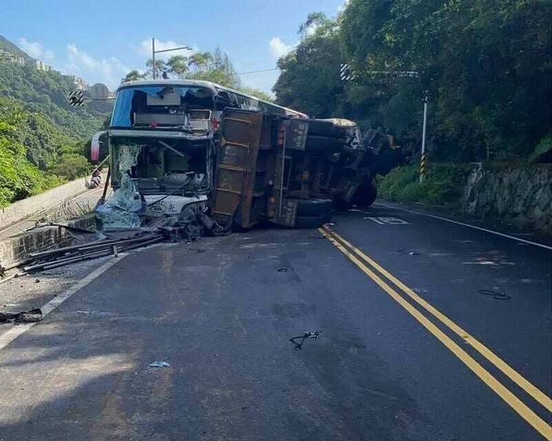 曳引車撞國光客運釀重大死傷  彰化監理站：曳引車公司須負連帶責任