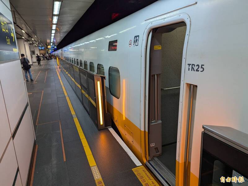 迎新世代700S列車！高鐵台北站月台門今起改建