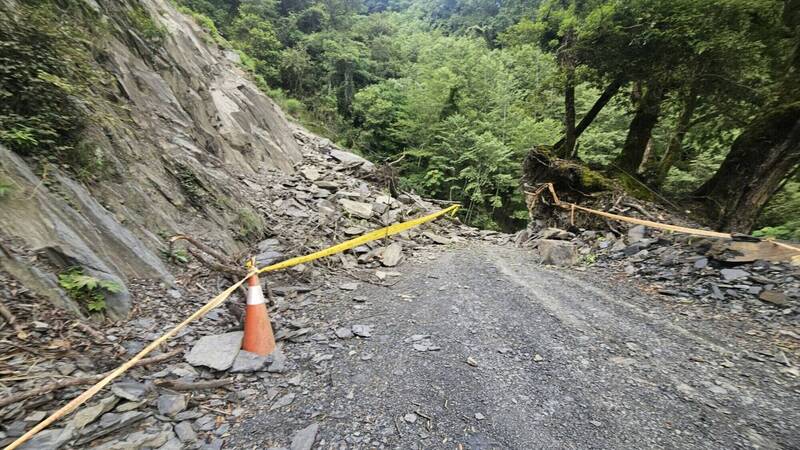 大鹿林道東線又坍方 自行車禁止進入