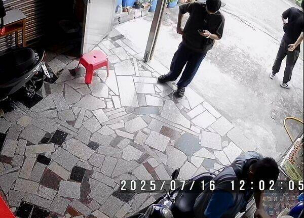 台南警方被控闖民宅關監視器搜索  彰化屋主：價值12萬黃金不見了