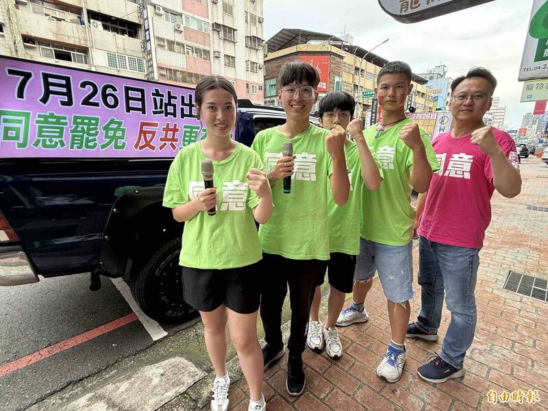 大學生站出來台中車掃挺罷免 莊競程轟3藍委「媽寶」要盧秀燕陪