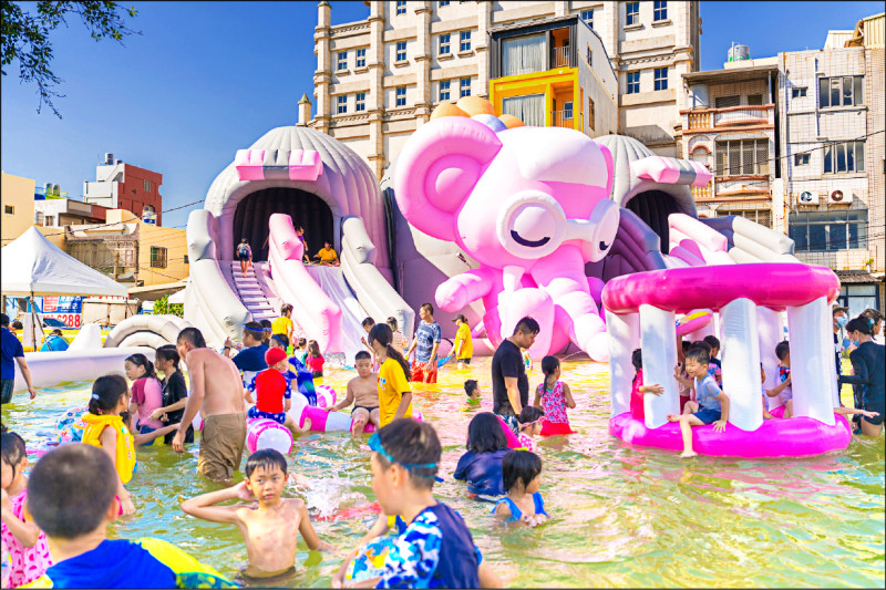 《週末登場》旗津氣墊水樂園 增4座戲水設施