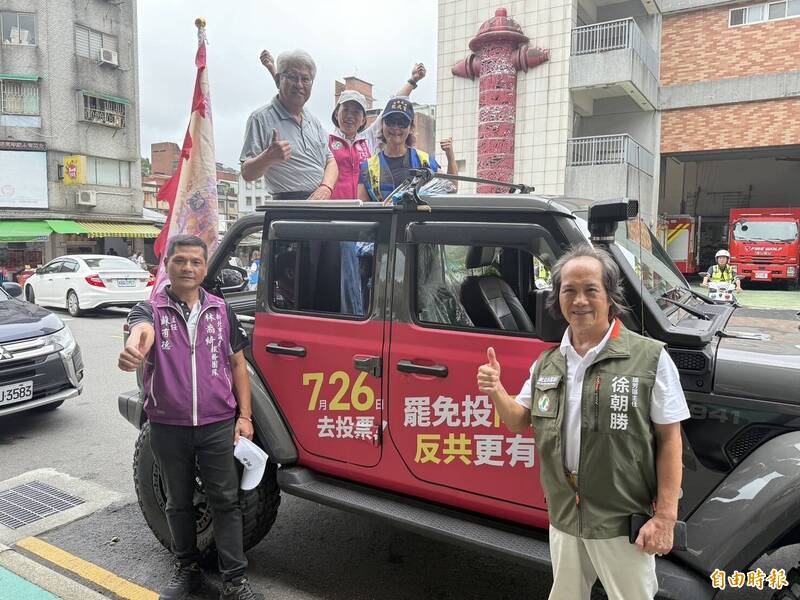 蘇巧慧攜手新北議員林裔綺車隊掃街 風雨無阻懇託週六出來投票