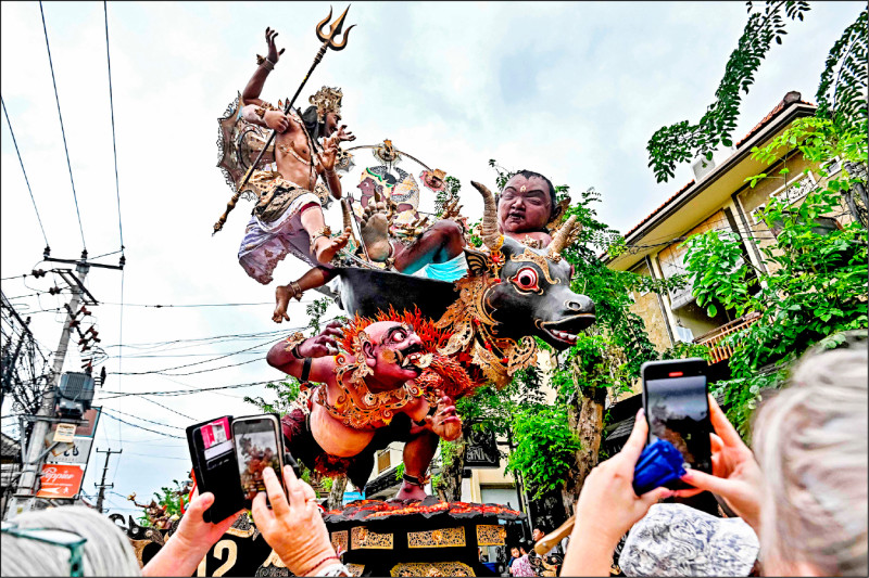 中英對照讀新聞》Lights out: Bali guards protect island’s day of silence熄燈：峇里島巡邏員看守島嶼的寧靜日