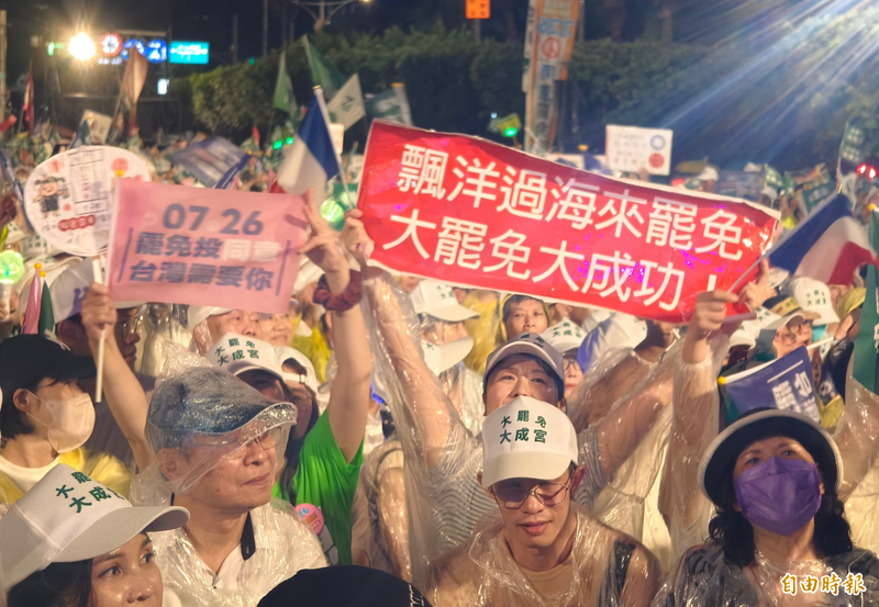 挺罷免第一次拉票！作家蔡珠兒喊話「看看香港」：這次關乎台灣命運