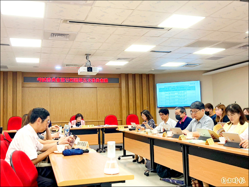 大學分科測驗》作答區畫微笑符號 扣一級分