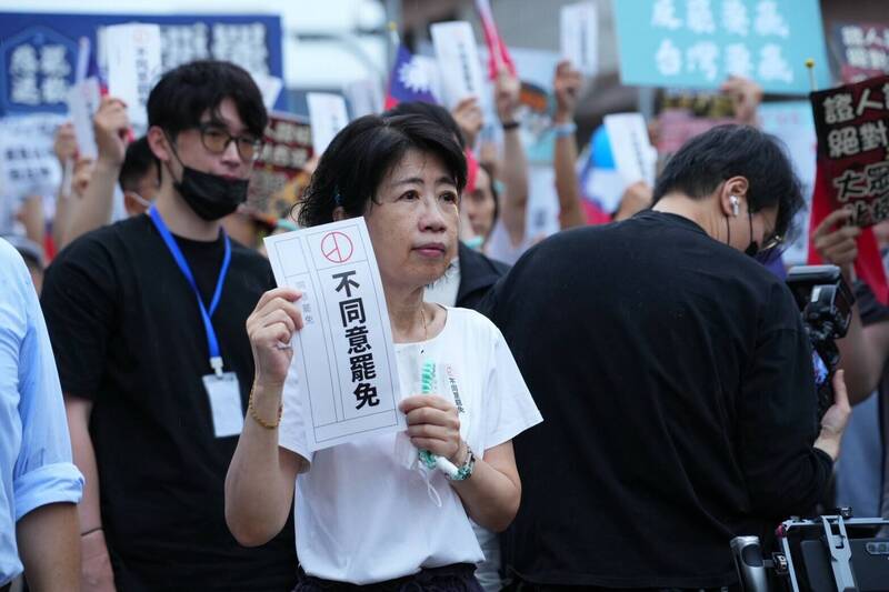 柯文哲投票聲請遭駁回  陳佩琪號召小草726票投不同意