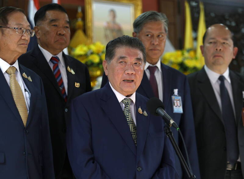 泰國代理總理普譚（圖中）警告，若泰柬衝突再進一步升級，可能發展成戰爭。（歐新社）