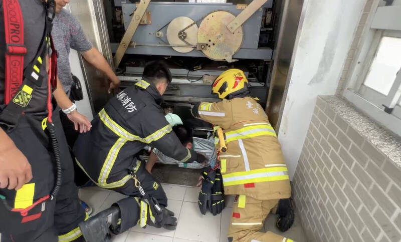 台東東海國中電梯故障  4學生一度受困