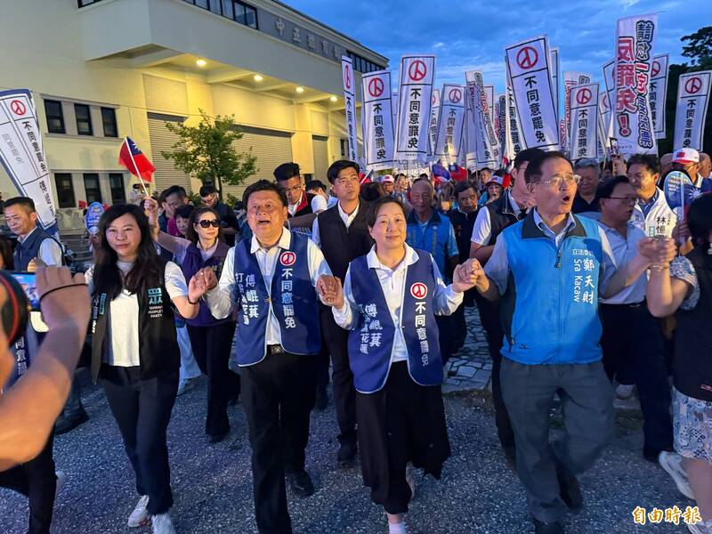 傅崐萁率藍軍萬人遊行 選前之夜高喊反惡罷