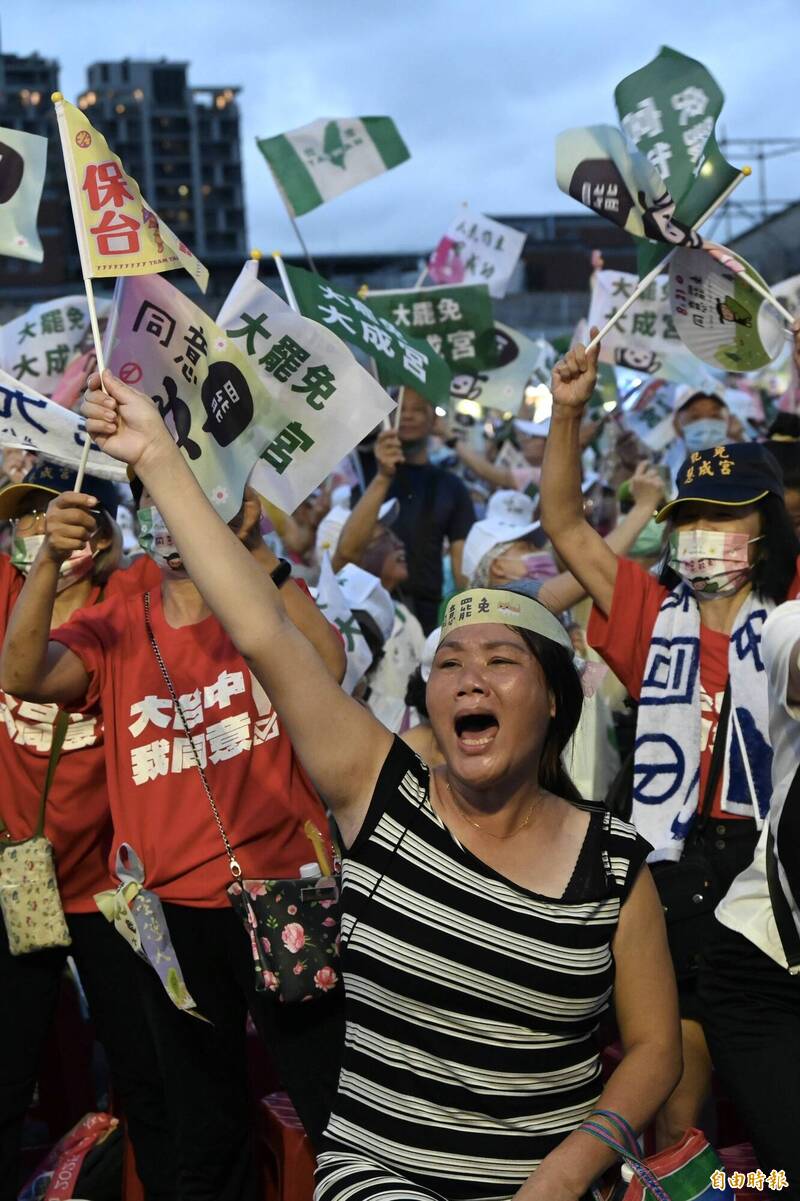 台中罷團選前之夜 開場湧萬人溢出會場