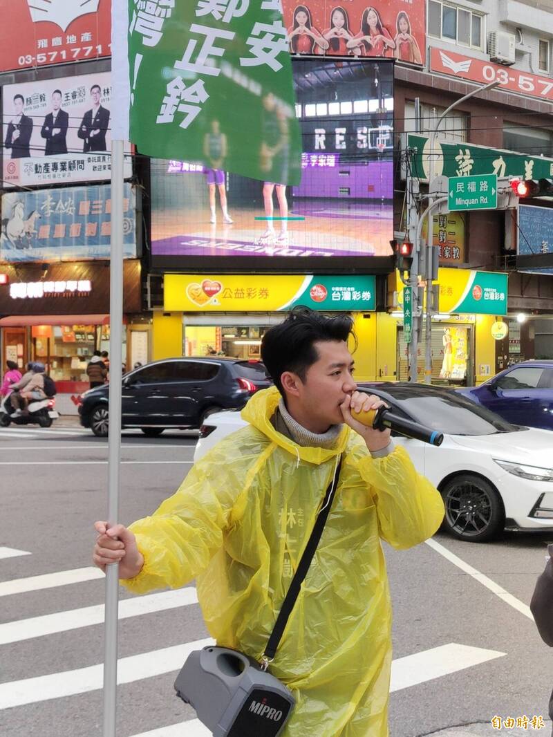寒冬飄雨到熾熱豔陽新 竹雙罷志工林士凱宣揚大罷免