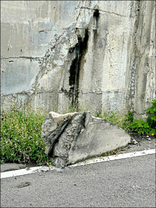 苑裡苑南陸橋 混凝土掉落將補強