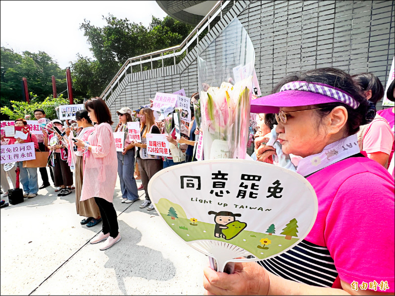 黃捷東區車掃 挺罷免羅廷瑋