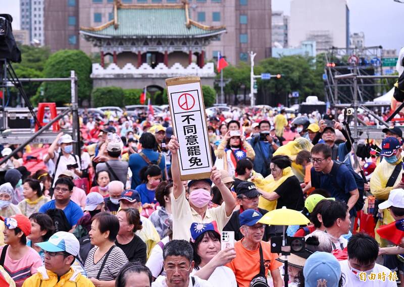 不用聽現場報數了！四叉貓曝「不同意罷免」選前之夜椅子配置圖