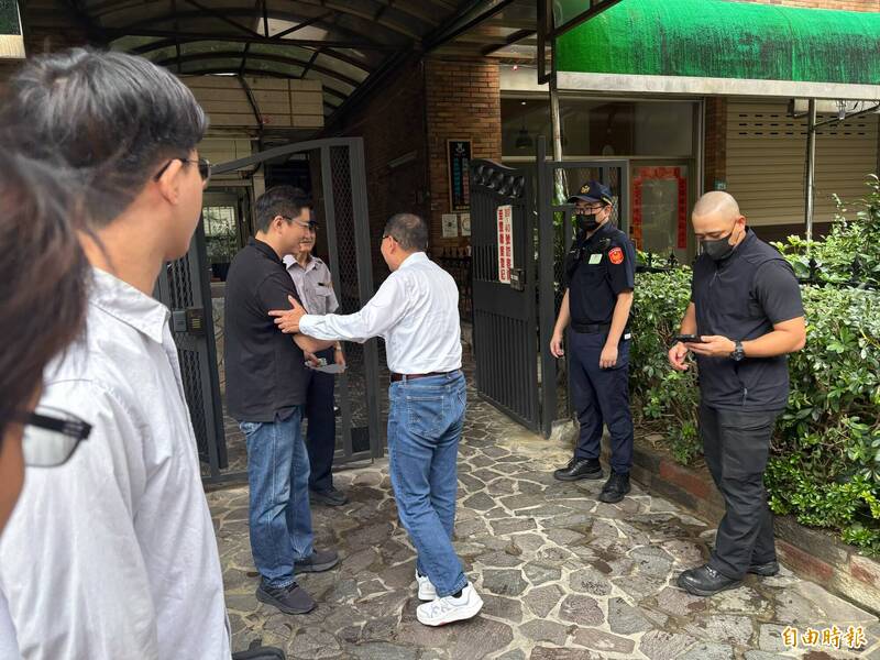侯友宜陪同張智倫投票  呼籲行使公民權利