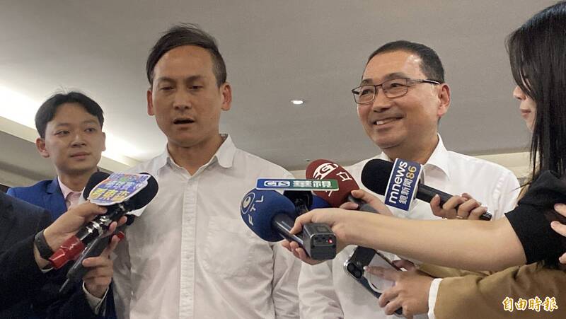 罷免案今投票 侯友宜陪葉元之完成投票
