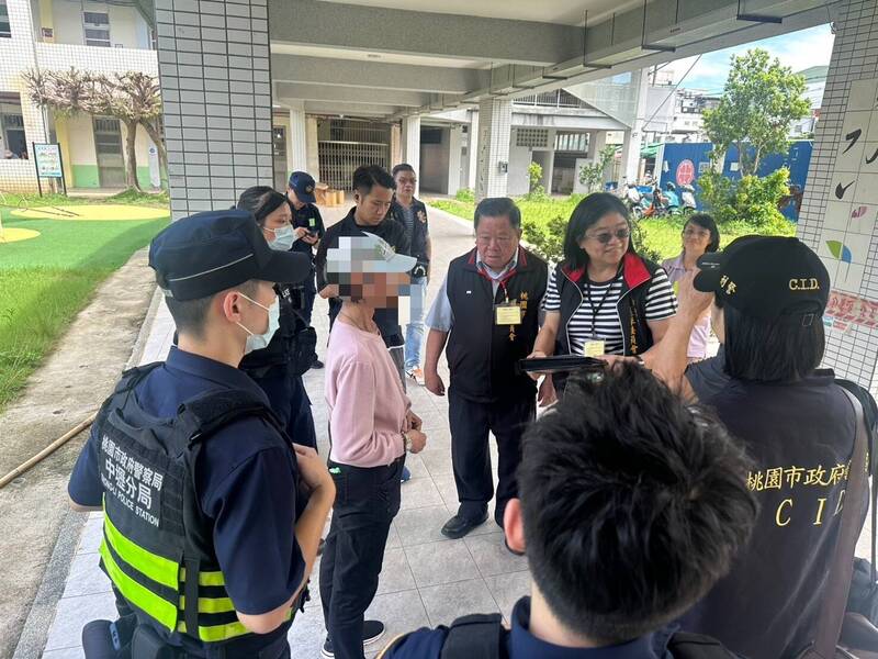 中壢1選民不願排隊憤撕選票 1人手機響鈴被制止接聽