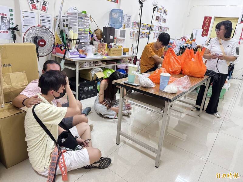 罷免一路輸！  中五「豪成宮」充斥低氣壓 罷團志工忍不住哭了