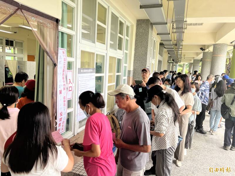 查好投票所現場卻無資料?台中多選民傻眼 質疑踢皮球
