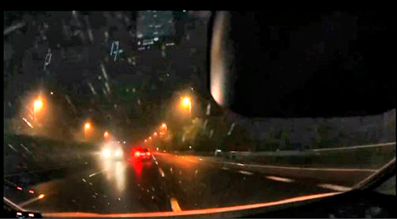 國道3號休旅車逆向對撞轎車，造成2車駕駛死亡，有駕駛在其他路段遭遇該輛逆向休旅車，嚇得緊急閃避。（民眾提供）