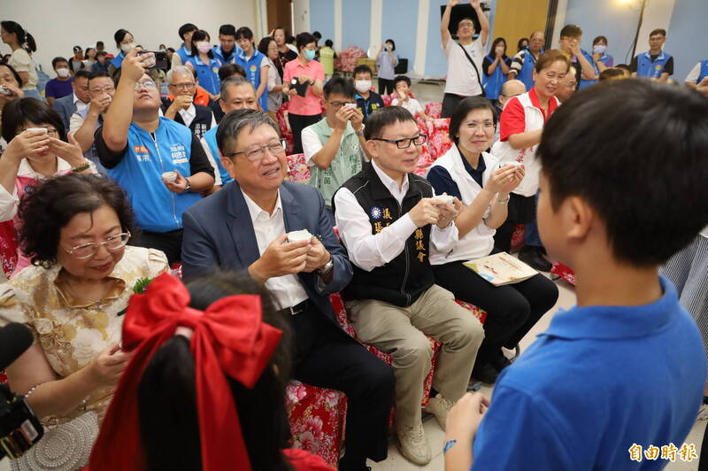 新竹縣今天表揚全縣20位模範父親