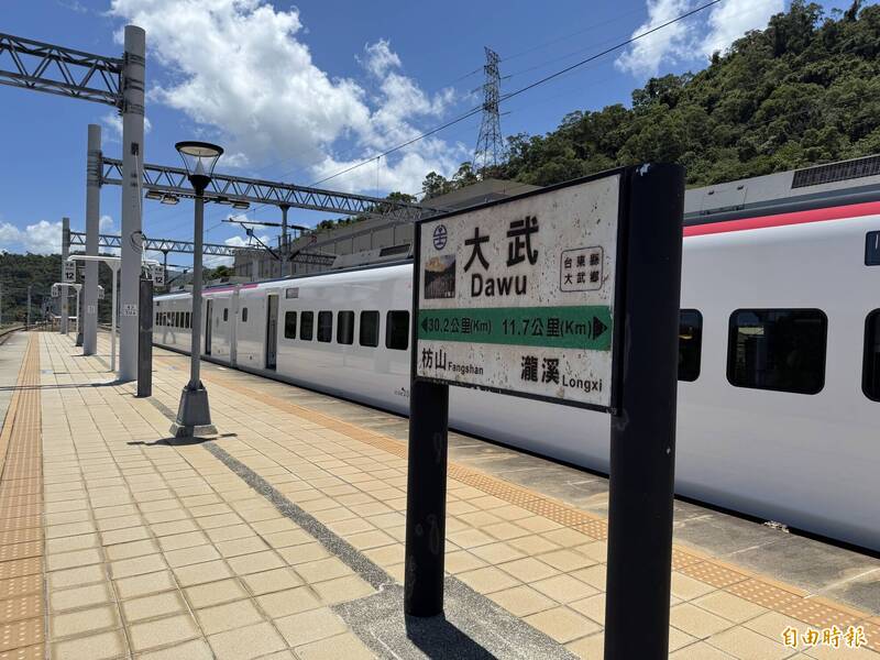 台鐵南迴線大武=瀧溪跳電 派柴油機車拉列車、啟動公路接駁