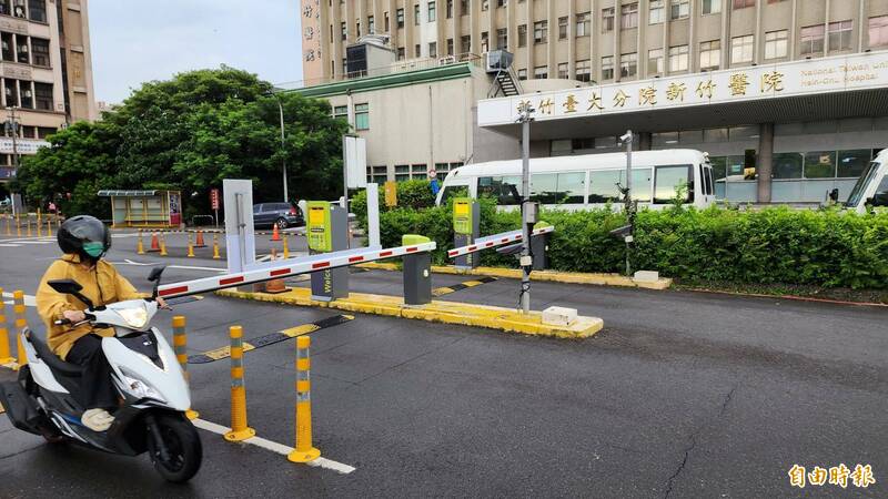 停車場臂欄重擊頸椎女騎士失能  新竹台大分院判國賠559萬