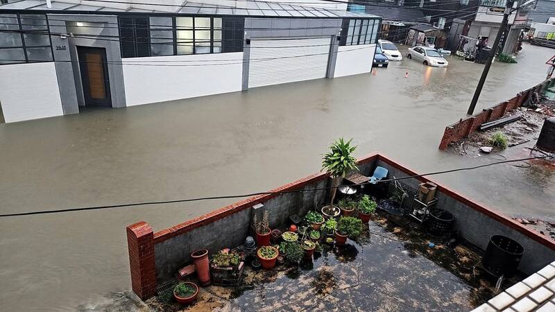 大雨狂炸！嘉義縣7小時累計300毫米多處鄉鎮市淹水