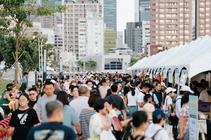 台日大港水果祭人氣高 高市府:兩天逾11萬人參與