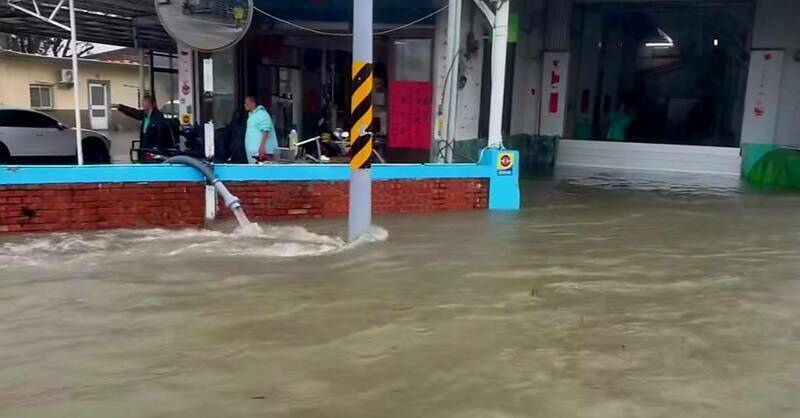 豪雨炸台南！台鐵後壁=新營東軌遭水淹 改單線雙向通行