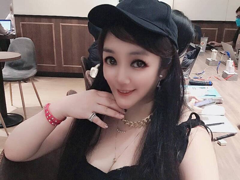 「酒國名花」凌威威遭控殺人未遂！她指詐騙首腦拿美工刀自導自演