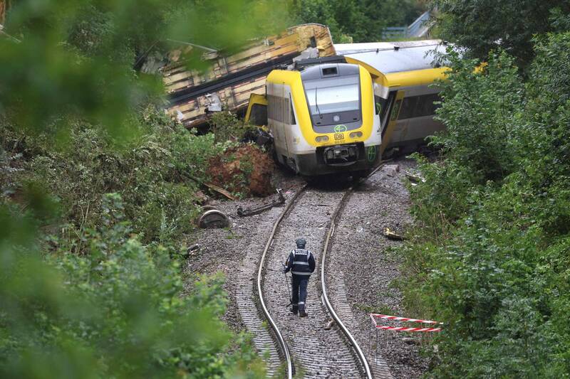 德國火車出軌3死41傷意外  暴雨引發污水井溢流所致