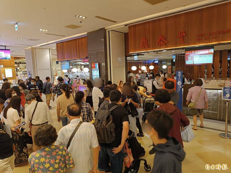 豪雨延後侵襲？ 高雄湧逛街人潮 消費者曝心聲