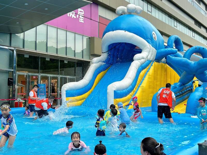 汐止遠雄廣場設海洋戲水樂園 盛夏消暑親子同樂