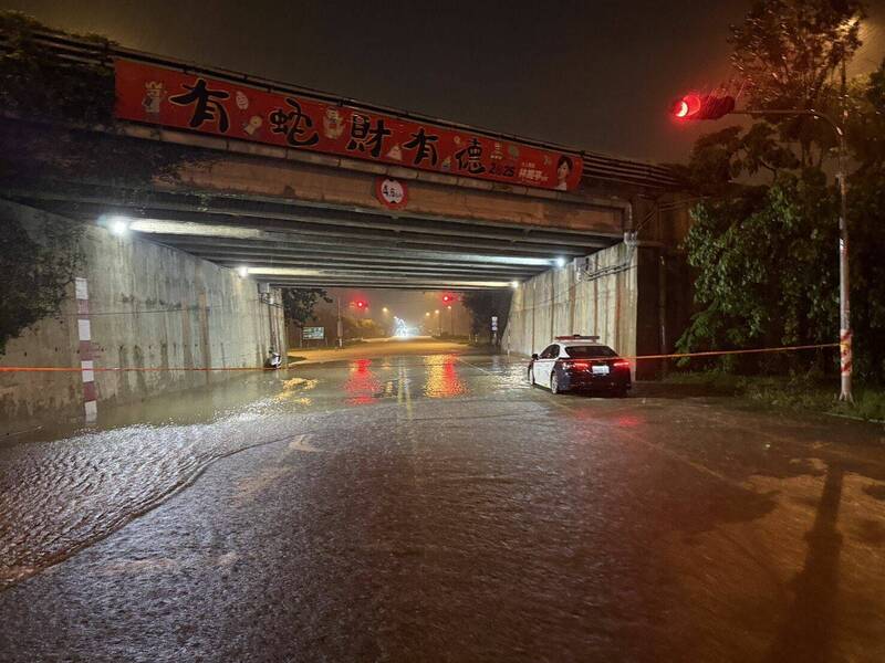 嘉縣水上暴雨狂下 台82線中和交流道淹水禁止通行