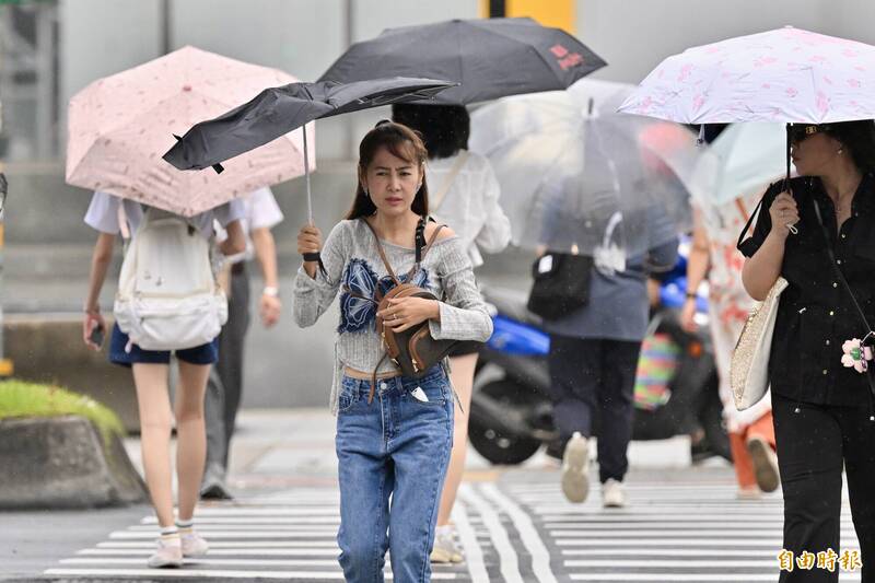 豪雨連炸！週三中南部留意致災雨勢 東部悶熱