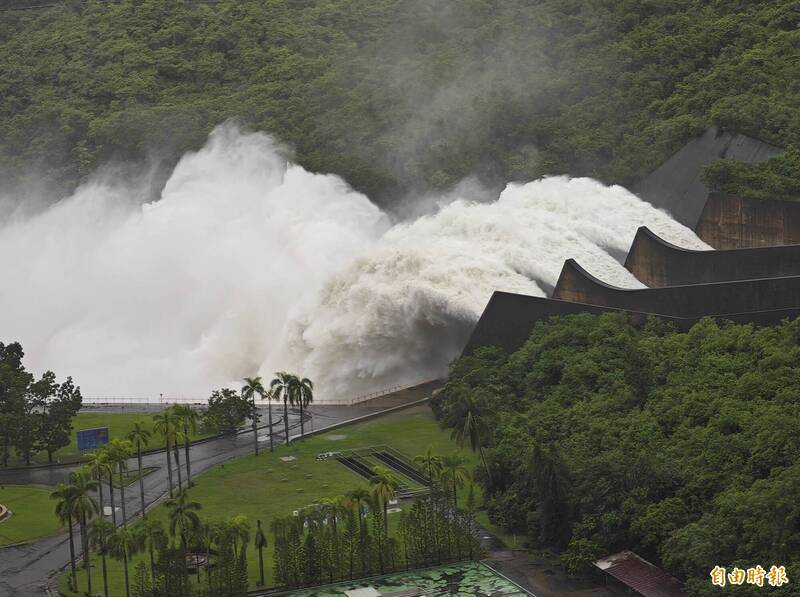 西南氣流發威 曾文水庫放水271天來每秒最大量