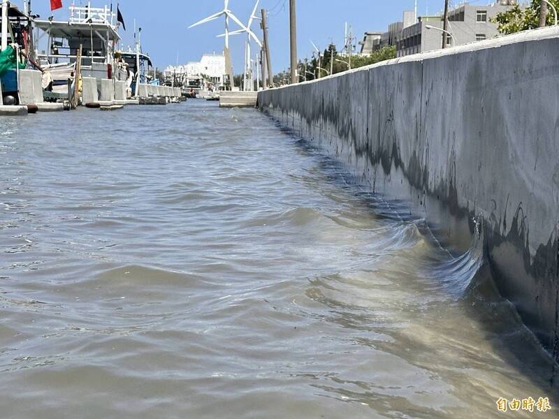 西南沿海浪高恐達1公尺 雲縣府:沿海民眾避免靠近海邊