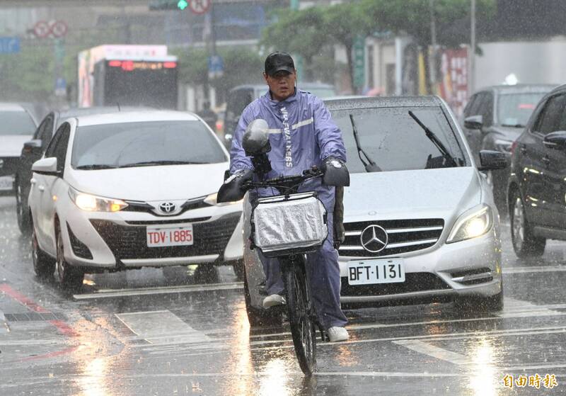西南氣流來襲！南部警戒致災大豪雨 台北盆地高溫悶熱